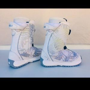 Women’s snowboard boots